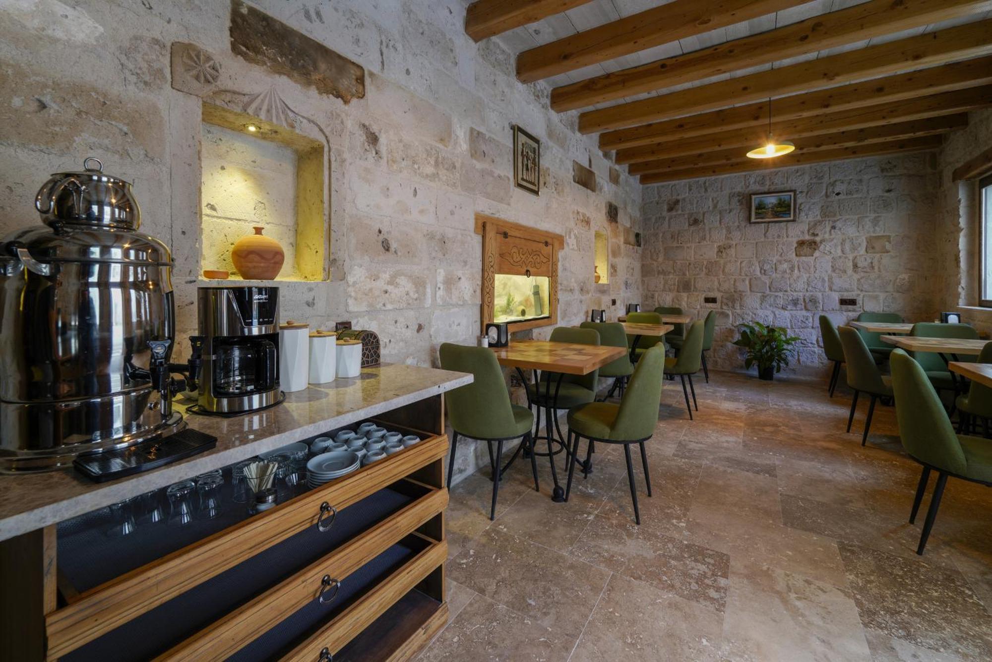 Goereme Escape Cave Suites Ngoại thất bức ảnh